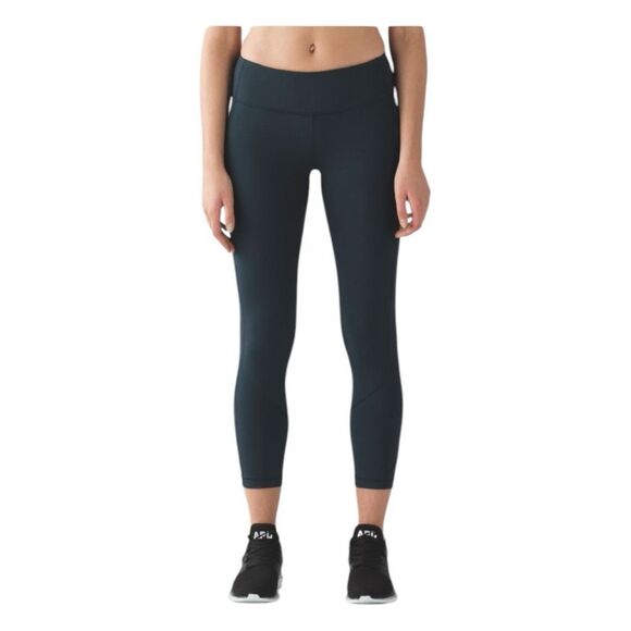 Lululemon x SoulCycle Collab Pace Rival Skull Crop Leggings Black White Mid-Rise - Picture 2 of 10